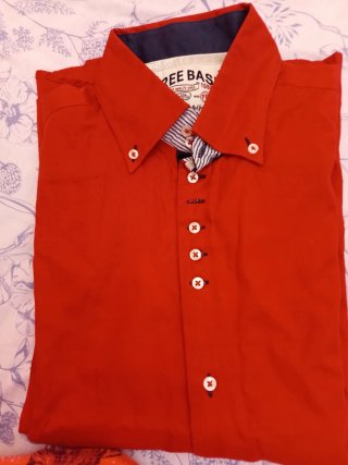 Camisa Free Base Roja Talla L. Es pequeña S/M 38
