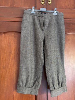 Pantalón midi gris