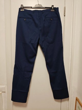 Traje elegante azul hombre