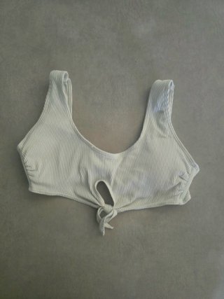 Top bikini blanco anudado