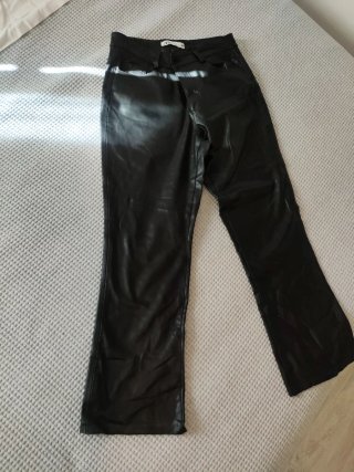 Pantalón de Polipiel Negro Zara