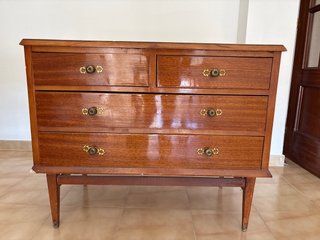 Cómoda de madera para restaurar