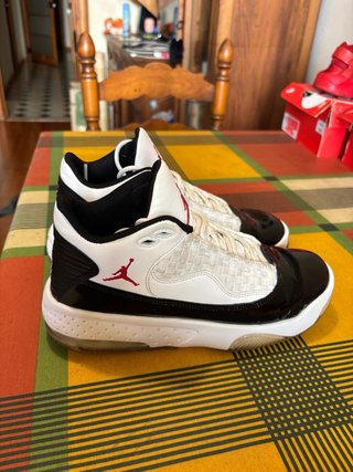 Zapatillas Jordan Blanco y Negro