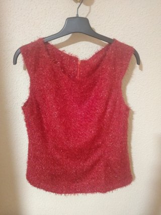 Top de fiesta rojo con hilo de brillo