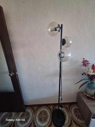 Lámpara de pie moderna cristal y metal