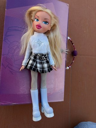 Muñeca Bratz con Baúl