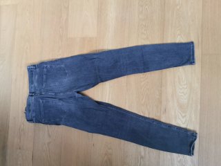 Pantalón vaquero Zara gris