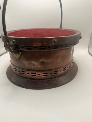Antiguo brasero portátil de cobre