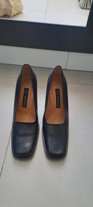 Zapatos de tacón Lottusse negros