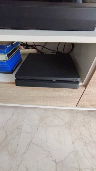 PS4 Slim + 2 Mandos + 8 Juegos