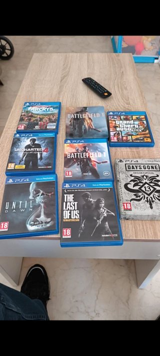 PS4 Slim + 2 Mandos + 8 Juegos