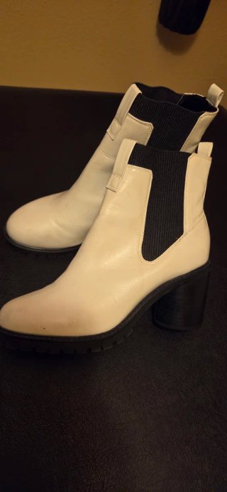 Botines blancos tacón elástico negro