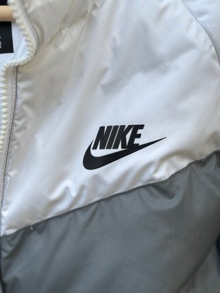 Plumífero Nike Talla 13-15.