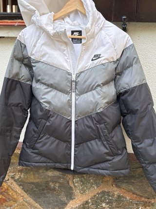 Plumífero Nike Talla 13-15.