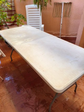 Mesa plegable blanca de plástico