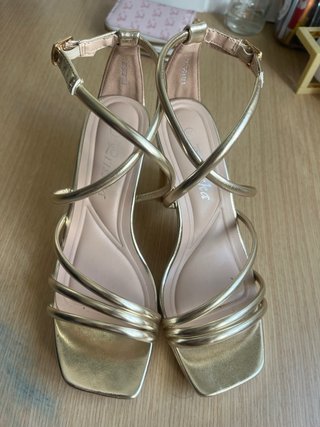 Tacones Dorados Talla 36 Usadas 1 vez