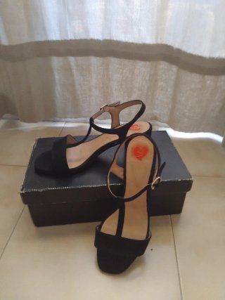 Sandalias de tacón negras