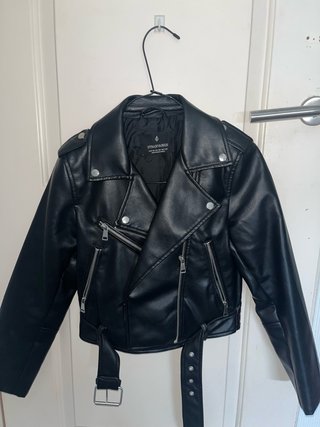 Chaqueta de cuero negra Stradivarius