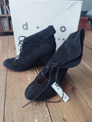 Botines D.Co Copenhagen cuña cordones 38