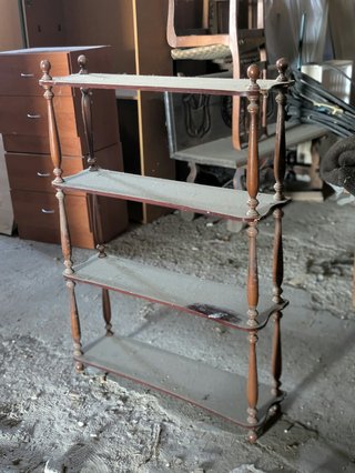 Estantería de madera clásica