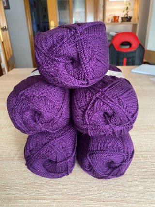 Lana Knitty 4 Morada 100% Acrílica