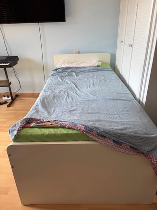 Cama y COLCHON para niño en perfecto estado.