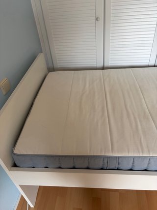Cama y COLCHON para niño en perfecto estado.