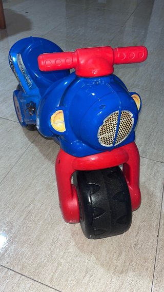 Moto correpasillos Spiderman