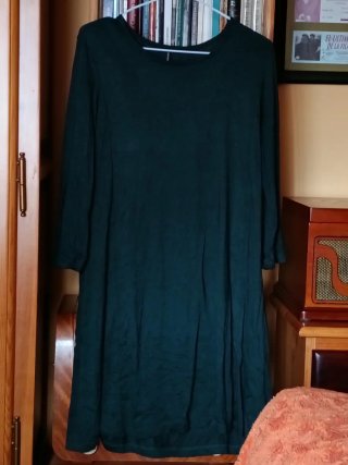 Vestido verde botella, ligero, corte evasé