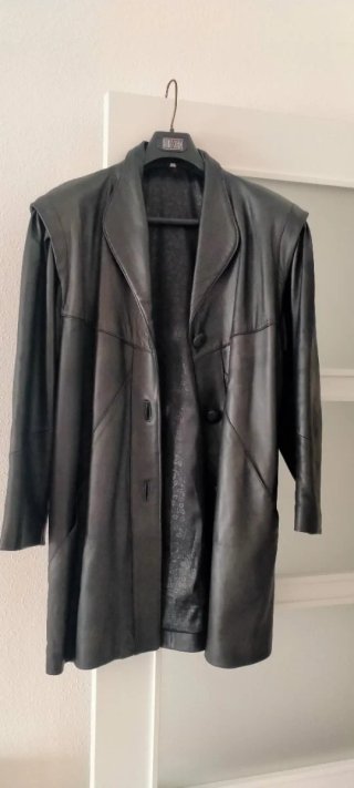 Chaquetón de piel negro nuevo sin usar