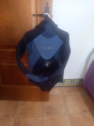 Traje neopreno 6mm Talla 44 Deportes Acuáticos