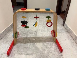 Gimnasio madera bebé IKEA