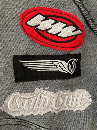 Sudadera Cold Culture Gris con Parches