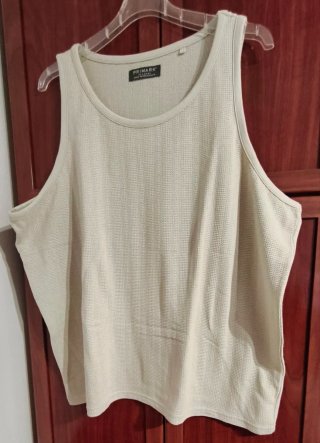 Camiseta tirantes tejido gofrado beige talla 3XL