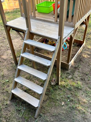 Casita madera infantil con tobogán y arenero