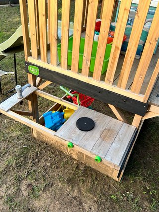 Casita madera infantil con tobogán y arenero
