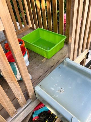 Casita madera infantil con tobogán y arenero