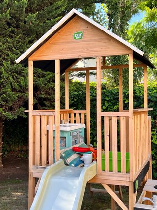 Casita madera infantil con tobogán y arenero