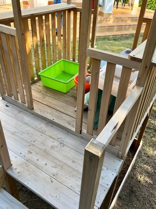 Casita madera infantil con tobogán y arenero