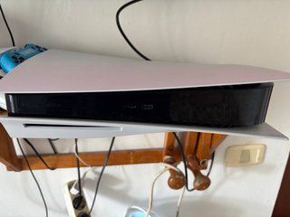 PlayStation 5 con 2 DualSense y 6 giochi