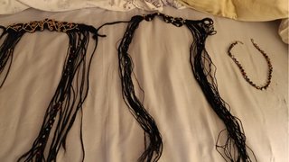 Diadema antigua con trenzas y abalorios