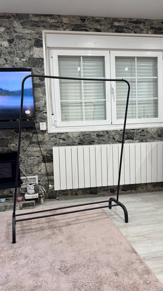 Scrivania per abbigliamento in metallo nero
