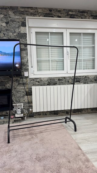 Scrivania per abbigliamento in metallo nero
