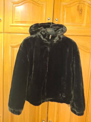 Cazadora Stradivarius Negro Pelo Sintético.