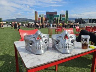 Máscaras de calavera plateadas