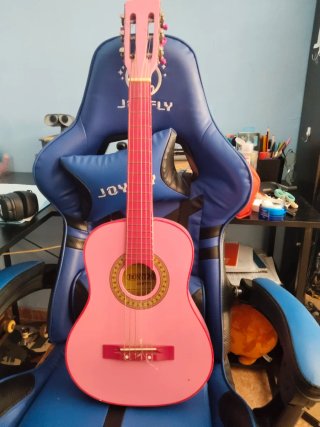 Guitarra rosa para niño/a