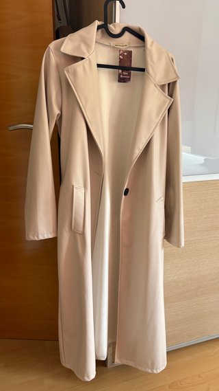 Trench coat mujer beige de cuero.