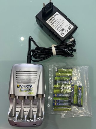 Cargador Varta y Pilas Recargables