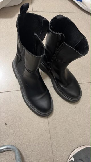 Botas Chelsea Corina Negras Suela Track