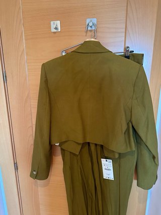 Traje Zara Chaqueta talla M y Pantalón talla L